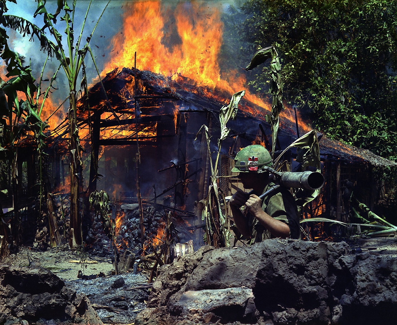 war, flamethrower, soldier-67524.jpg